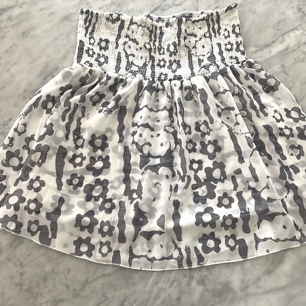 Adorable CAbi flower mini skirt, Sz S